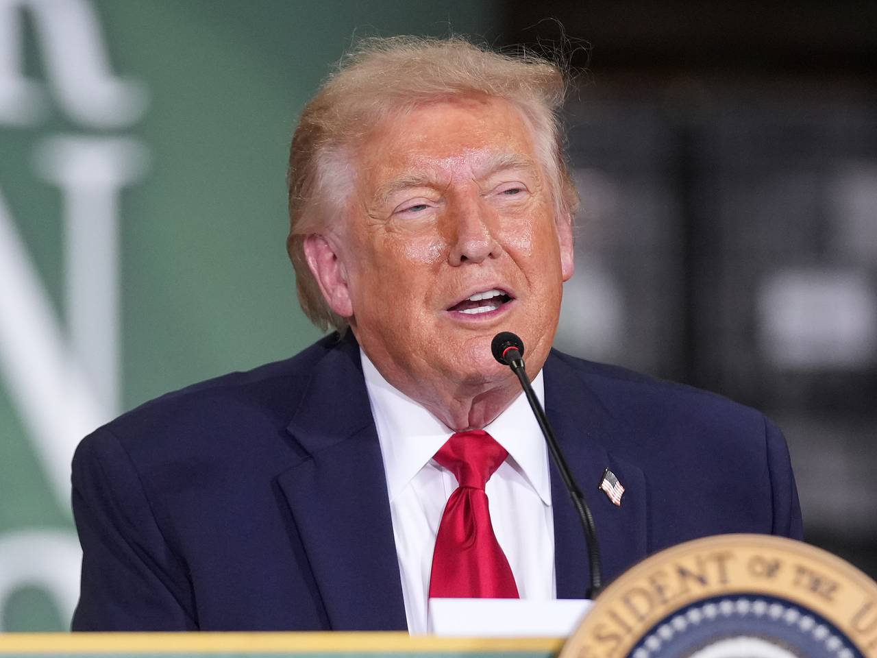 В Кремле пообещали рассказать о поздравлении Трампа с днем рождения