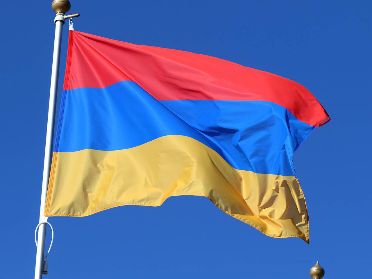 Выступающие за союз с Россией армяне вышли на многотысячный митинг в Ереване