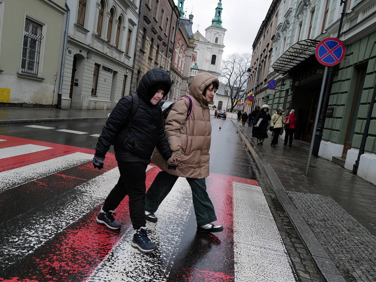 Польша отменила выплаты на детей беженцев с Украины