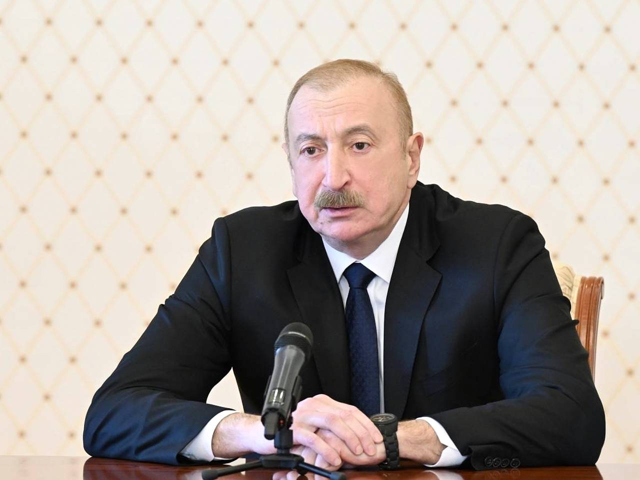 Алиев созвонился с президентом Ирана