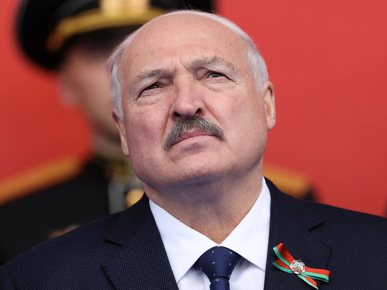 Лукашенко призвал не резать пуповину