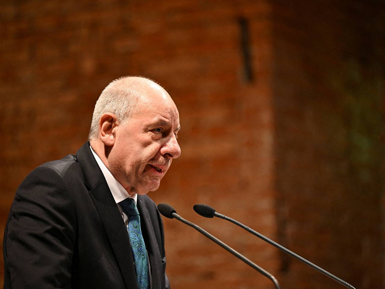 Президент Венгрии отказался уходить в отставку по требованию нового премьера