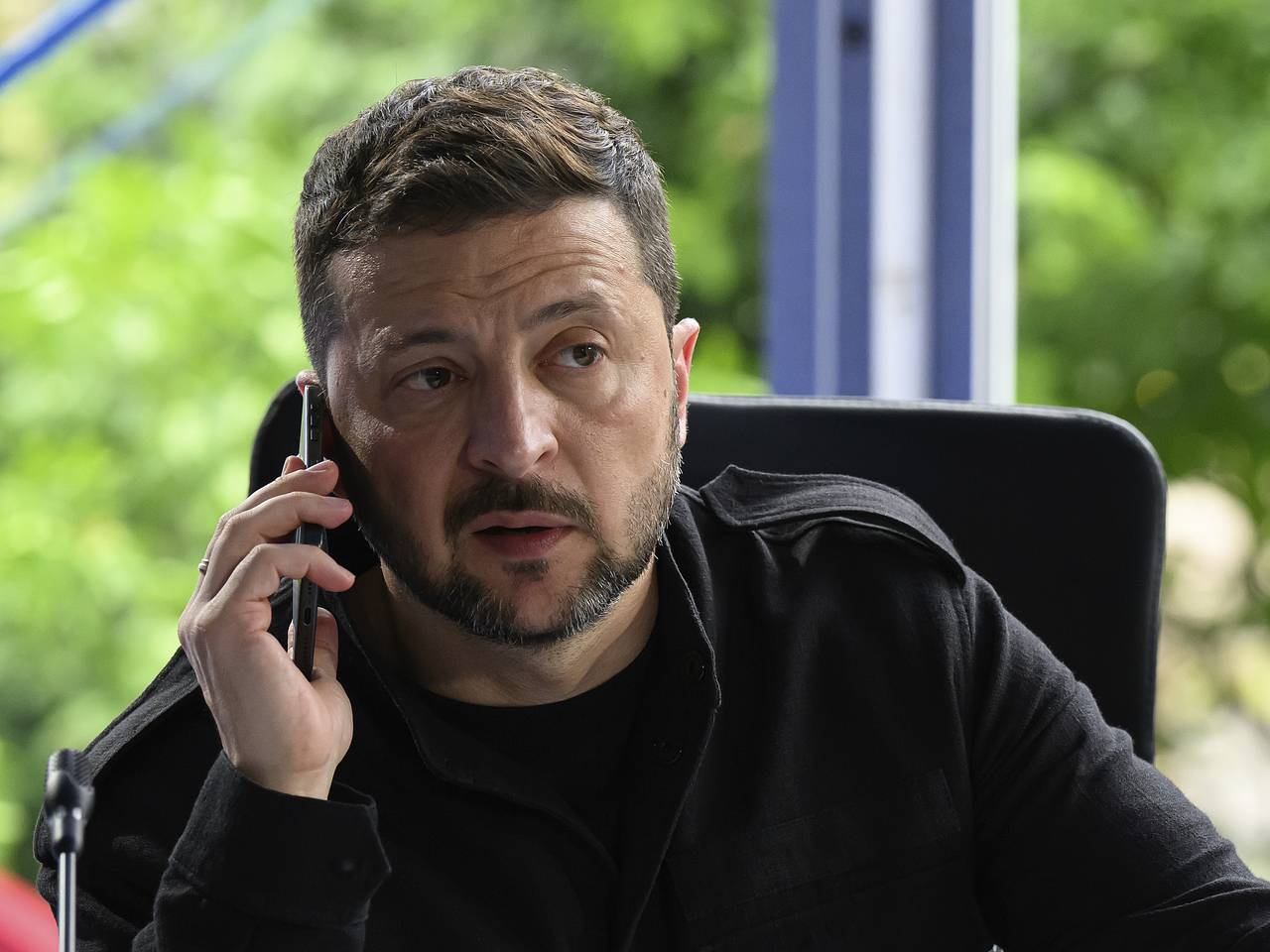 Зеленский рассказал о своих первых звонках после российского удара возмездия по Киеву