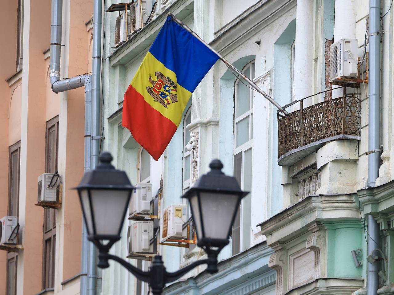 Названа страна транзита западного оружия на Украину