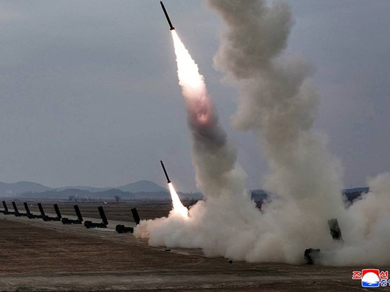 Северная Корея запустила неопознанный снаряд в сторону Желтого моря