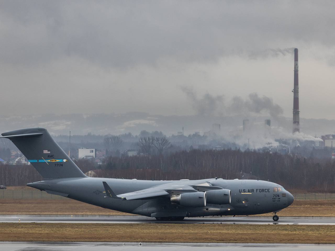 Американский самолет подал аварийный сигнал в небе над Европой
