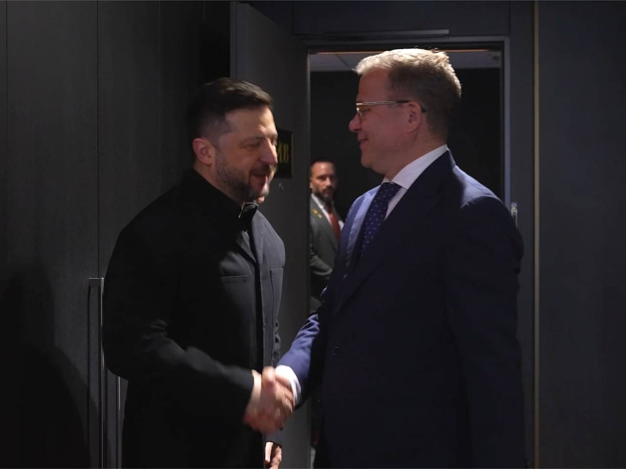 Граничащая с Россией страна приняла Зеленского
