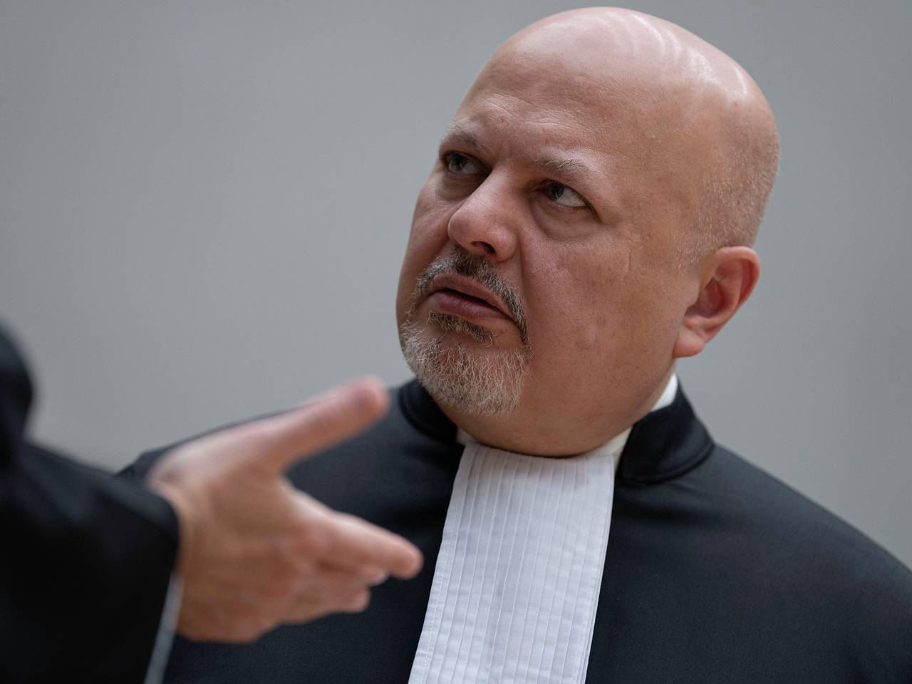 Выдавший ордер на «арест» Путина прокурор МУС отстранен от должности