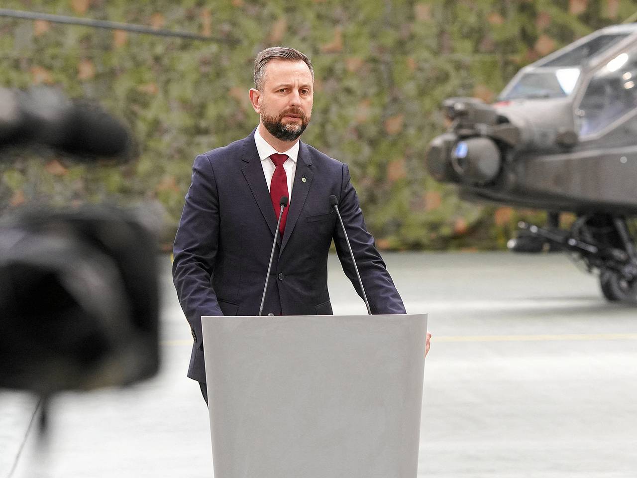 Глава Минобороны Польши пригрозил Украине конфронтацией из-за памяти жертв УПА