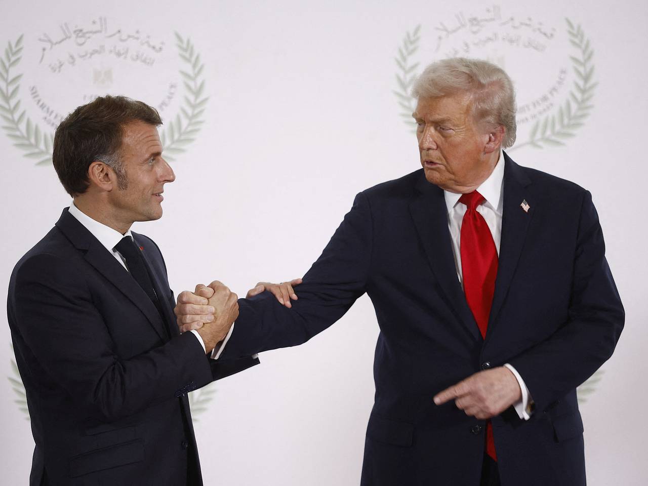 Стало известно о шантаже Макроном Трампа