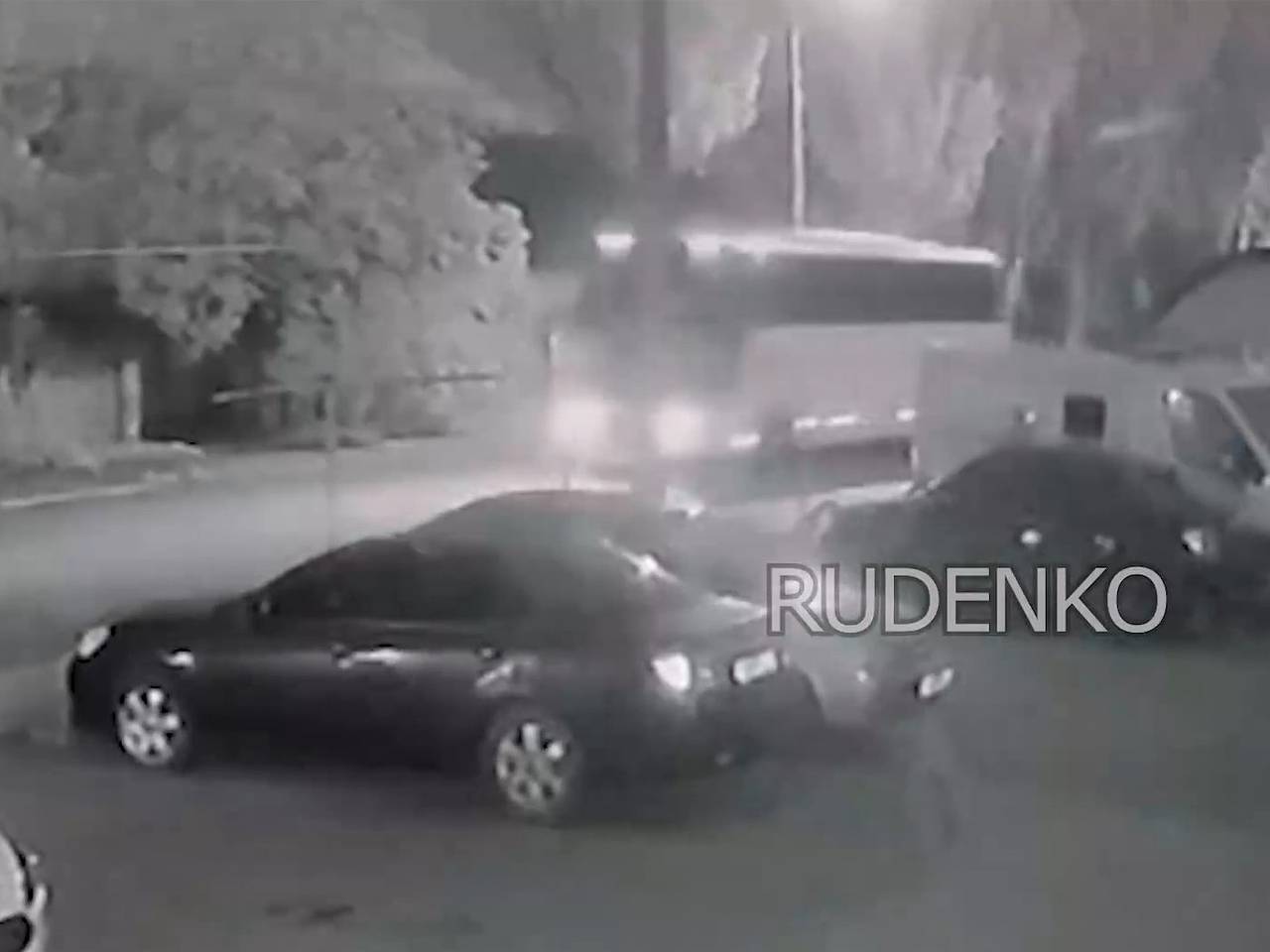 Момент удара беспилотника по рейсовому автобусу в ДНР попал на видео