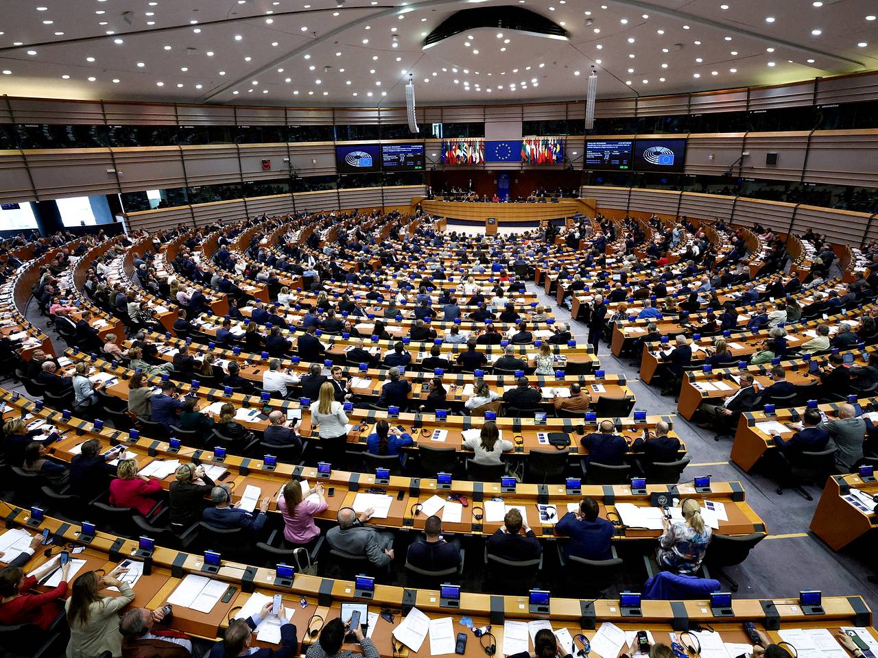 В Европарламенте назвали сроки начала диалога с Россией