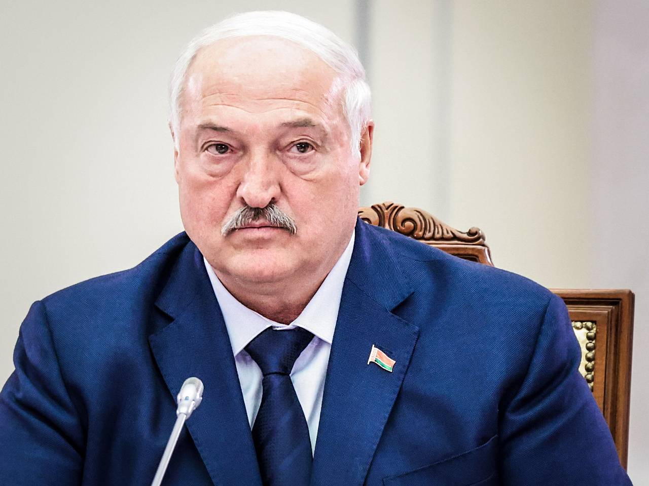Лукашенко указал на невозможность Зеленского угрожать Белоруссии