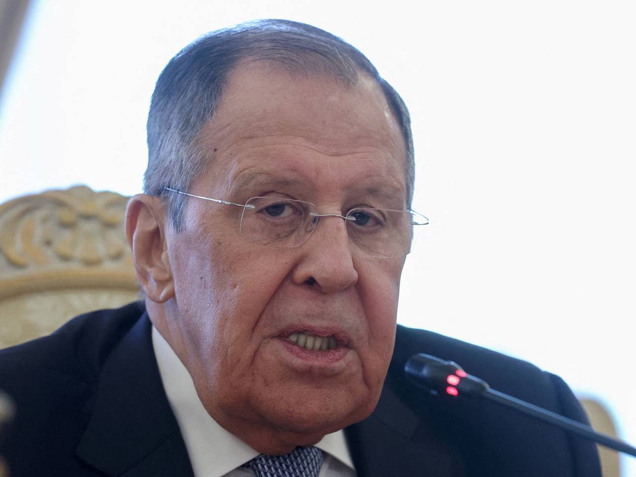 Лавров обвинил Запад в желании подавить Россию