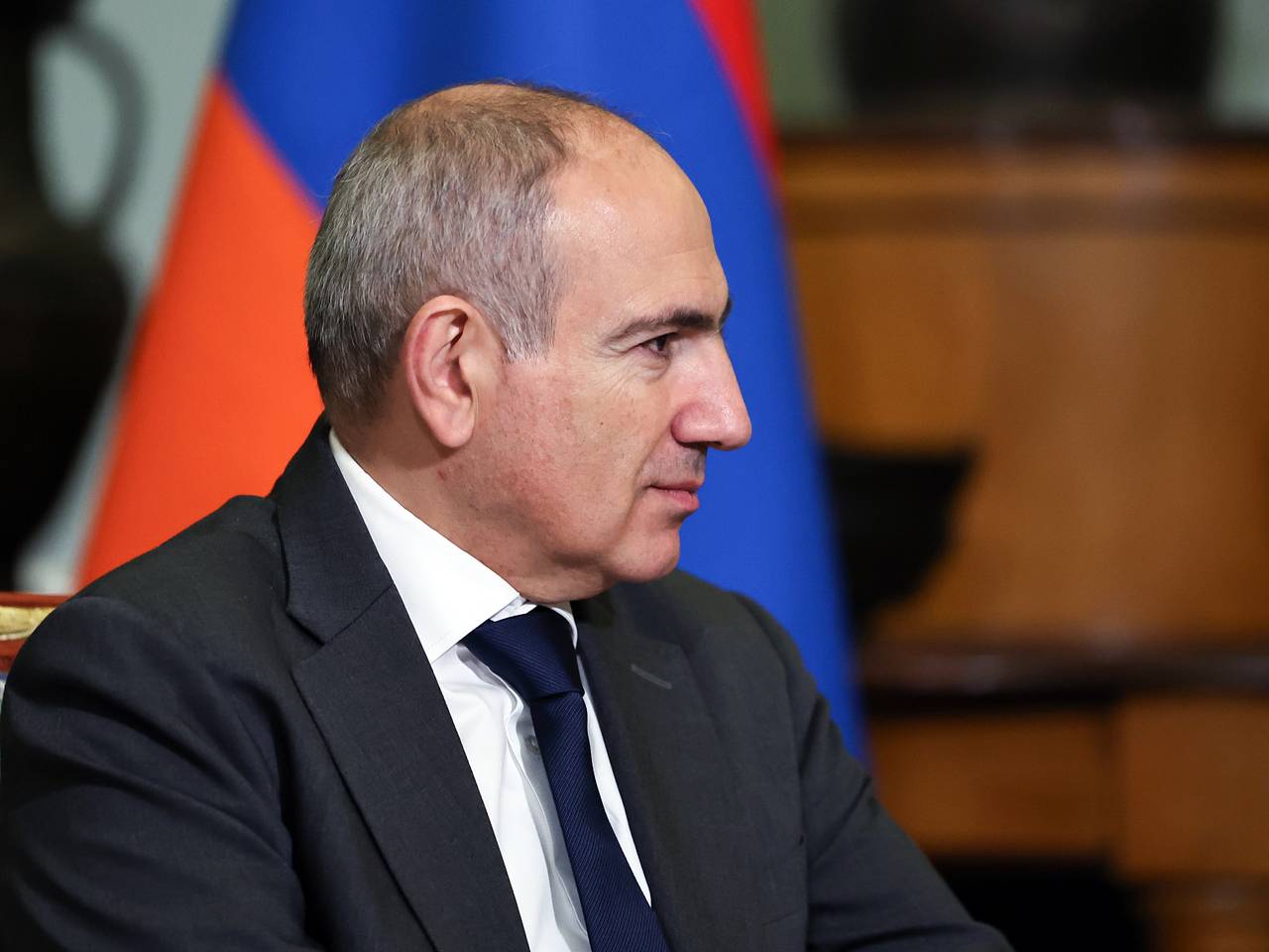 Позицию Пашиняна сравнили со шпагатом