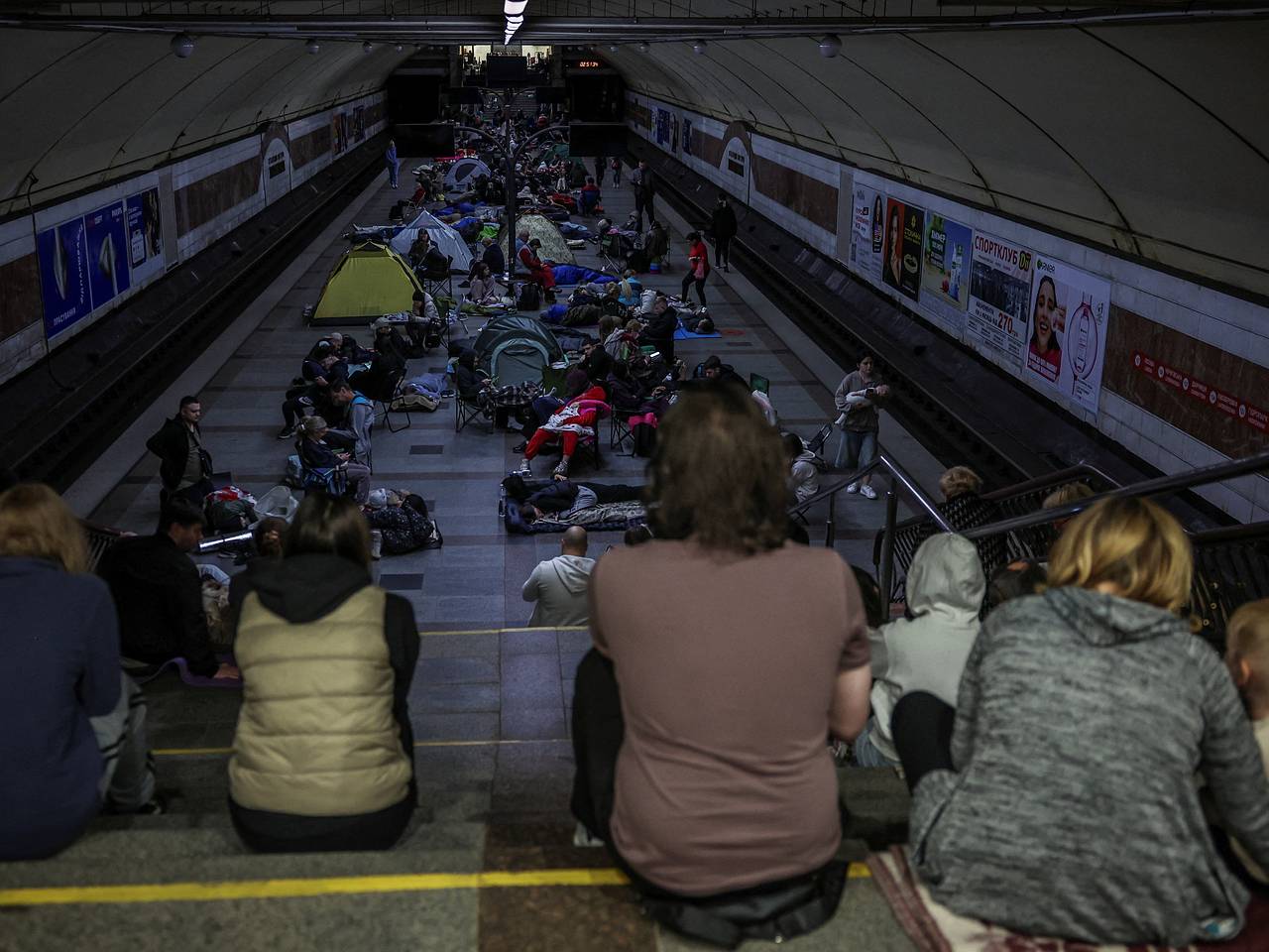 Киевляне приготовились ночевать в метро