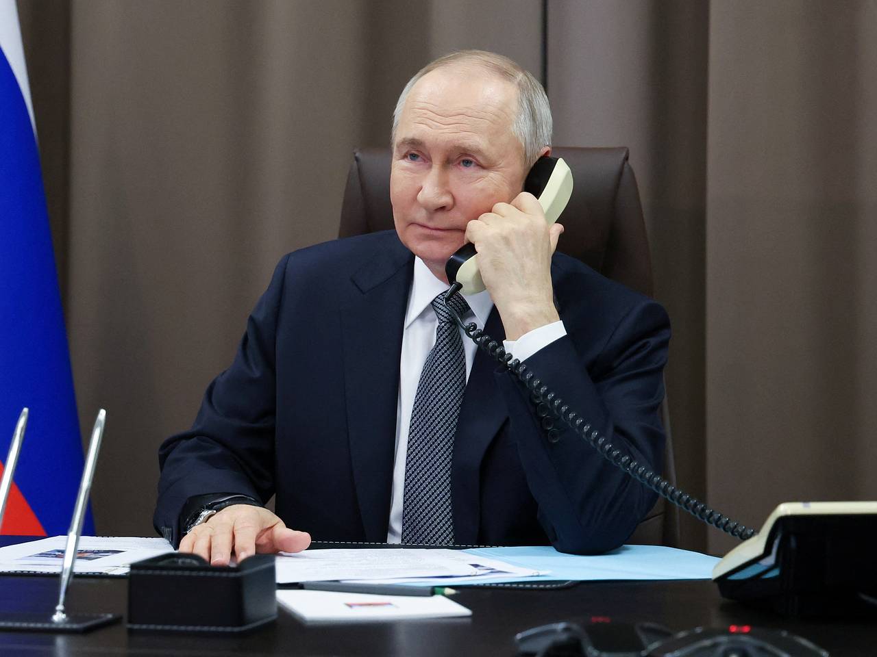 Путин поговорил по телефону с Трампом