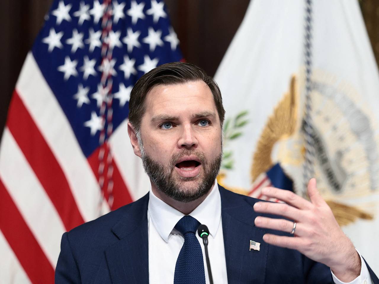 Вэнс сделал заявление о разблокировке США миллиардных активов Ирана