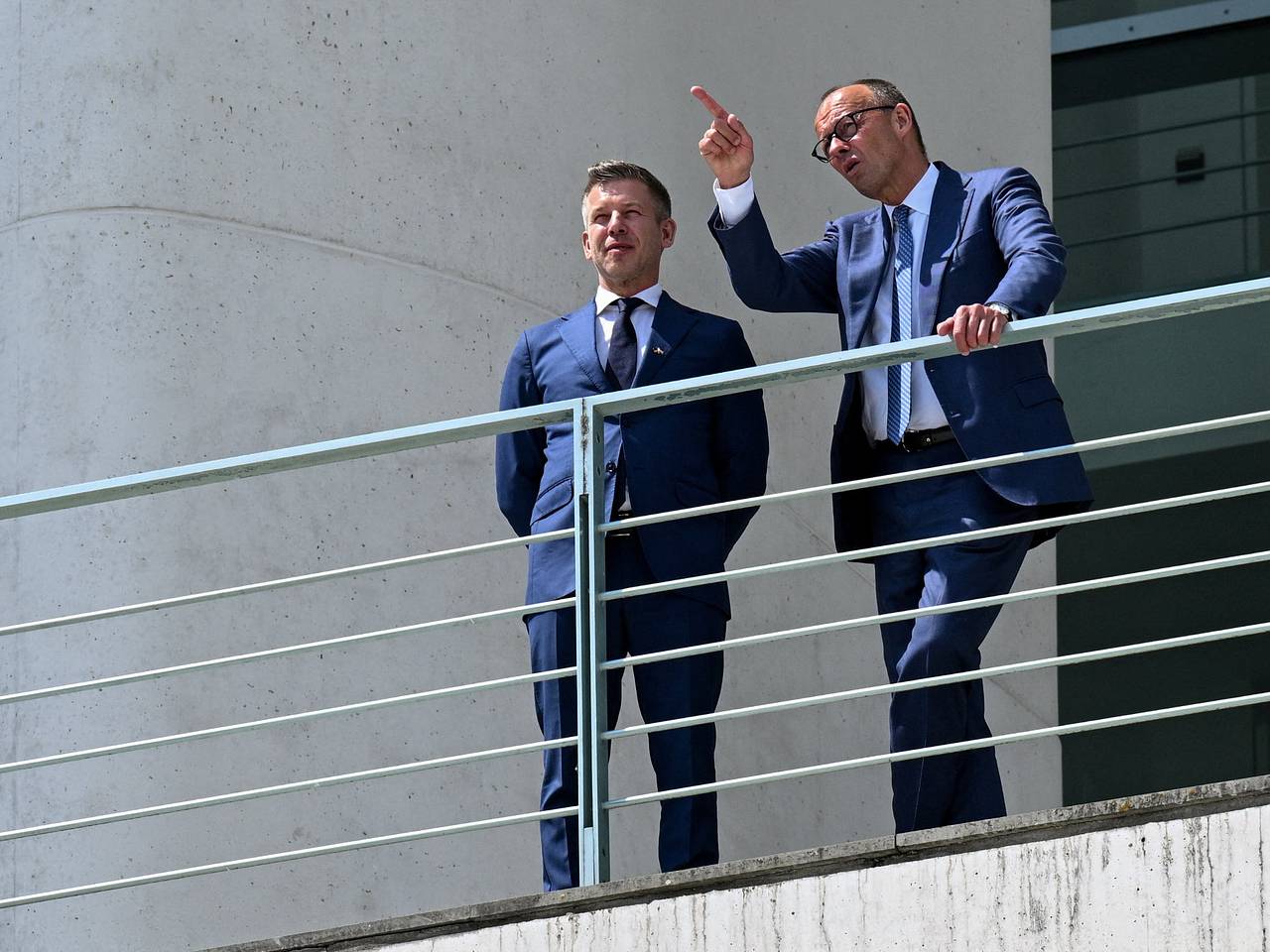 В Европе раскрыли детали неловкого разговора Мерца и Мадьяра об Украине