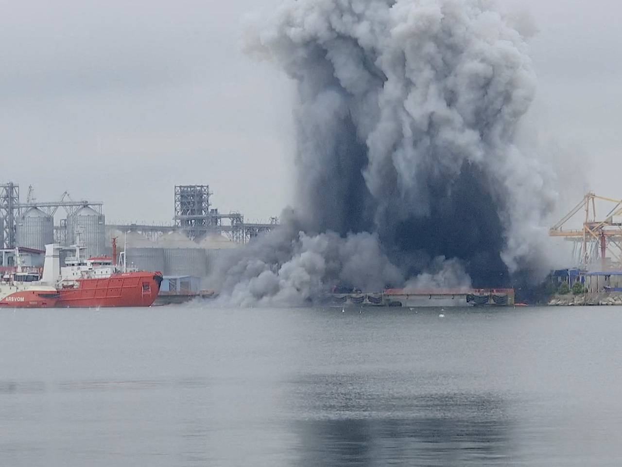 Морской дрон взорвался в порту страны НАТО